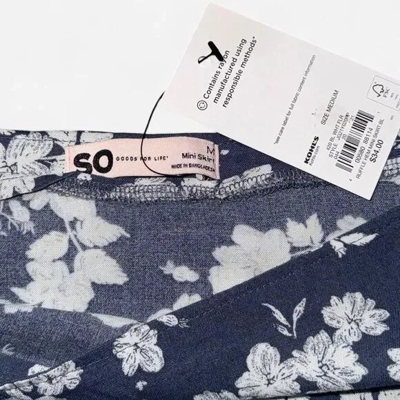 Navy Floral Mini Skirt with Ruffle Hem Size Medium - NWT - Picture 3 of 8